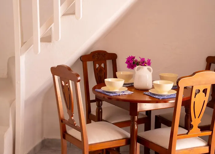 Picture Perfect Traditional * Naousa